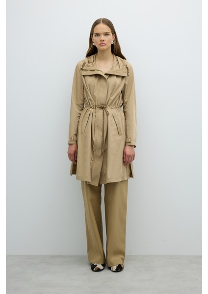 Kapüşonlu Belden Bağlama Detaylı Yırtmaçlı Mont Bej K2617520_024