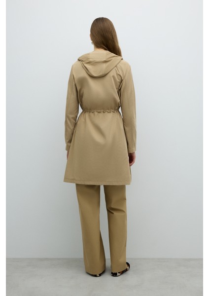 Kapüşonlu Belden Bağlama Detaylı Yırtmaçlı Mont Bej K2617520_024 fiyatları