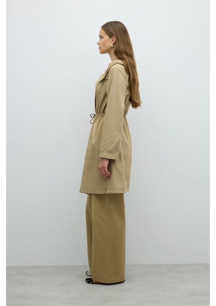 Kapüşonlu Belden Bağlama Detaylı Yırtmaçlı Mont Bej K2617520_024 modelleri