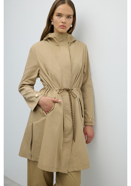 Kapüşonlu Belden Bağlama Detaylı Yırtmaçlı Mont Bej K2617520_024 fırsatları