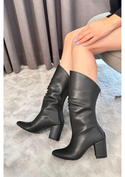 Kadın Saşa Siyah Deri Körüklü Arkadan Fermuarl Kalın Topuklu Sivri Burun Orta Boy Çizme fiyatları