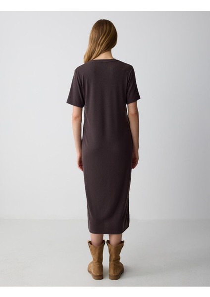 Kahverengi Düz Kesim Bisiklet Yaka Kısa Kollu Örme Elbise