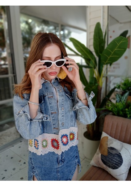 Özel Tasarım El Örgüsü Yaka ve Kenar Detaylı Denim Ceket
