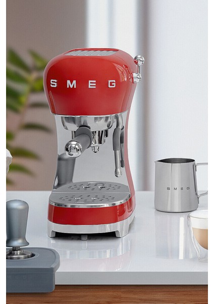 ECF02RDEU Kırmızı Espresso Kahve Makinesi
