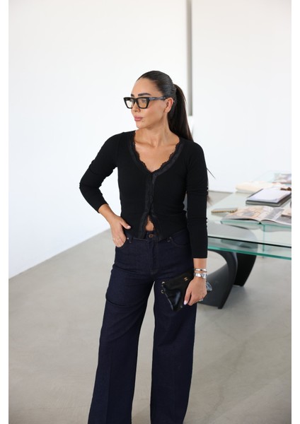 Dantel Detaylı Uzun Kollu Bluz