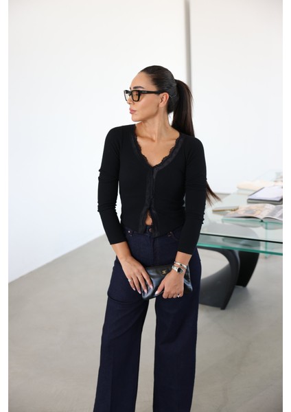 Dantel Detaylı Uzun Kollu Bluz fiyatları