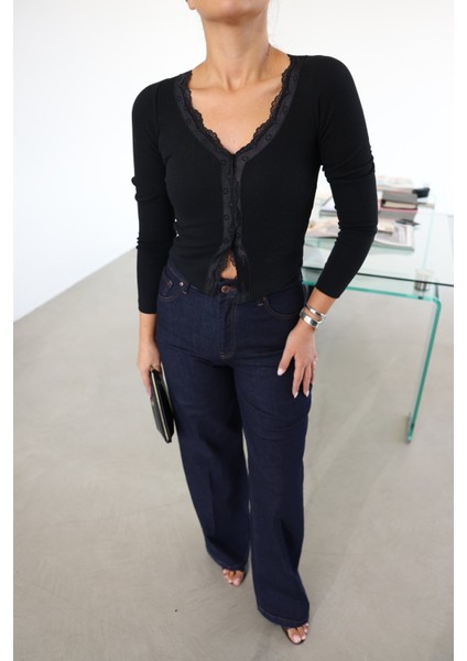 Dantel Detaylı Uzun Kollu Bluz indirimleri