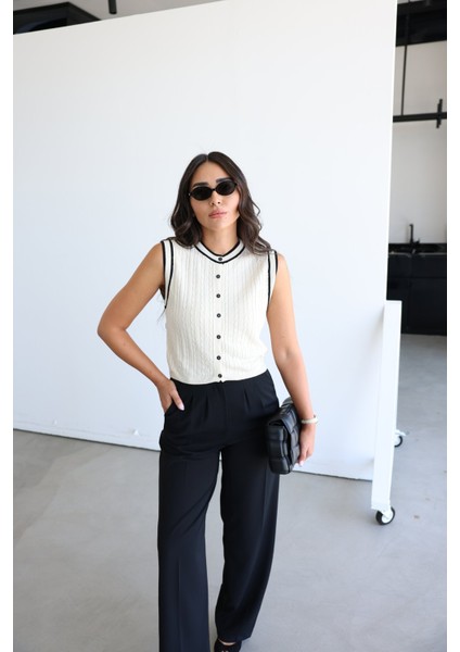 Boydan Düğmeli Biyeli Triko Yelek