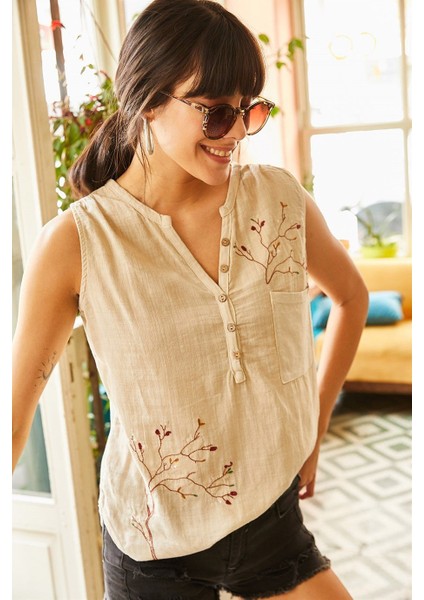 Kadın Ağaç Nakış Işlemeli Düğme Cep Detaylı %100 Pamuk Kolsuz Bluz modelleri