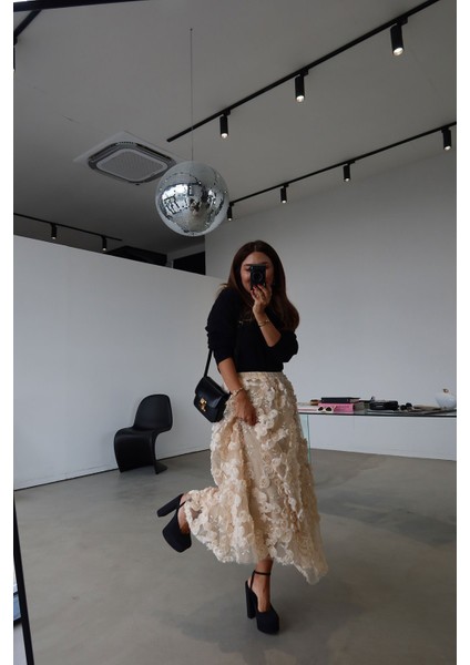 Çiçek Kabartmalı Pullu Premium Etek modelleri