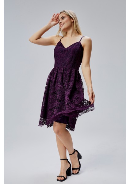 Kadın Dantelli V Yaka Fermuarlı Sırt Detaylı Ayarlanılabilir Omuz Askılı Kısa Elbise HV06063134 fiyatları