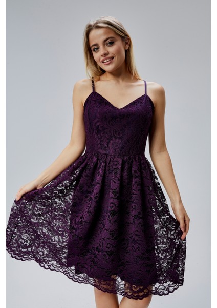 Kadın Dantelli V Yaka Fermuarlı Sırt Detaylı Ayarlanılabilir Omuz Askılı Kısa Elbise HV06063134 modelleri