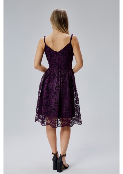 Kadın Dantelli V Yaka Fermuarlı Sırt Detaylı Ayarlanılabilir Omuz Askılı Kısa Elbise HV06063134 indirimleri