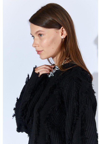 Kadın Siyah Önü Püskül Detaylı Kazak fırsatları