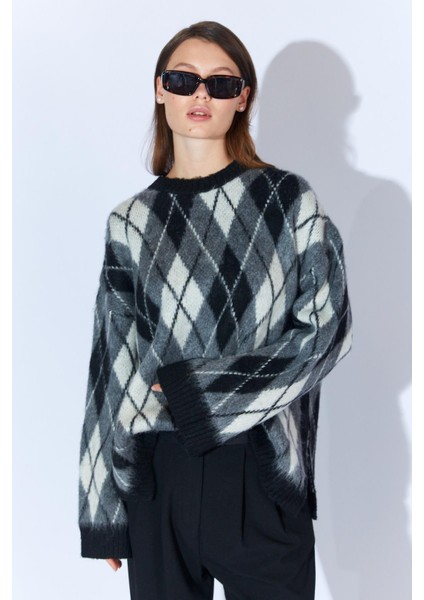 Kadın Siyah Baklava Desenli Şardonlu Salaş Triko Kazak