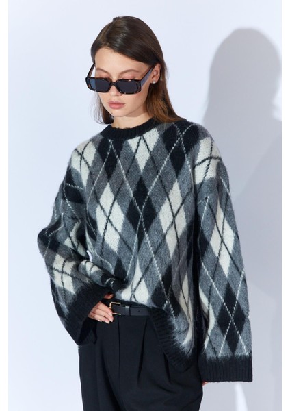 Kadın Siyah Baklava Desenli Şardonlu Salaş Triko Kazak fiyatları