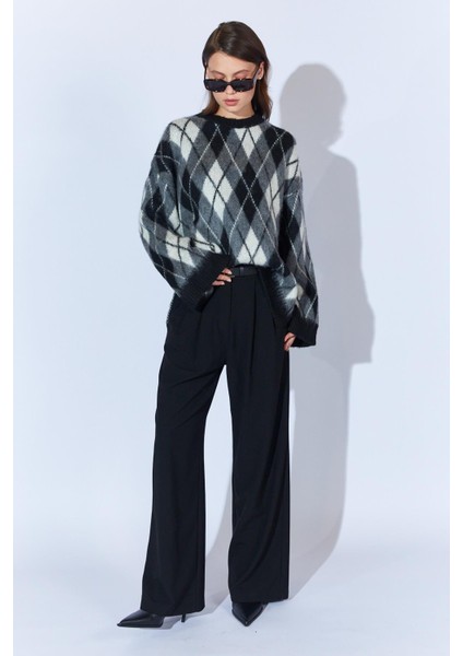 Kadın Siyah Baklava Desenli Şardonlu Salaş Triko Kazak fırsatları