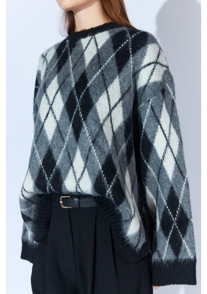 Kadın Siyah Baklava Desenli Şardonlu Salaş Triko Kazak indirimleri