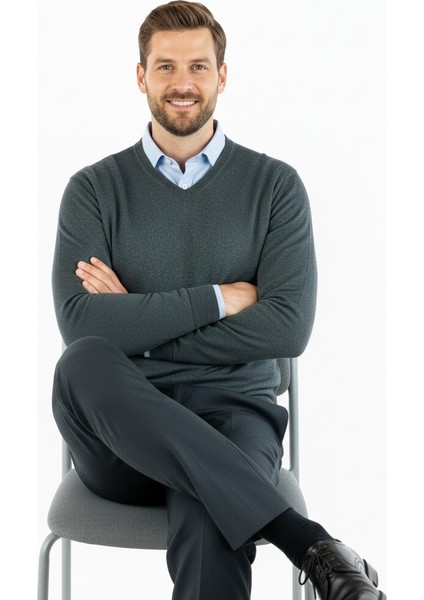 Erkek Uzun Kollu V Yakalı Düz Renk Klasik Model Rahat Kesim Tam Kalıp Yünlü Dokuma Kazak