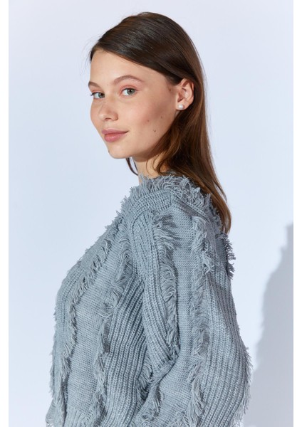 Kadın Gri Önü Püskül Detaylı Kazak indirimleri