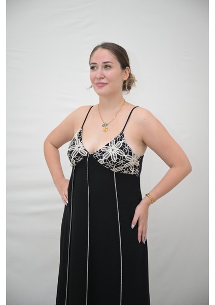 Siyah Çiçek Detay Nakışlı Uzun Elbise fırsatları