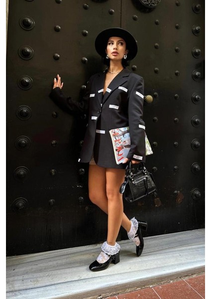 Siyah Etiket Detaylı Ceket