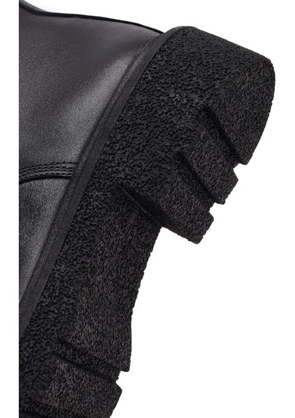 Kadın Siyah Fermuarlı Kalın Tabanlı Deri Postal Bot 25WFD511518