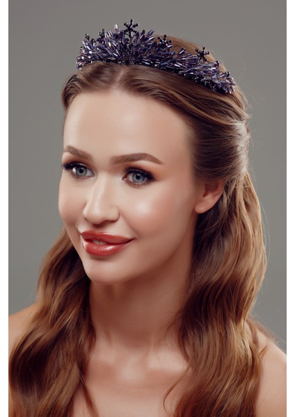 Inci Detaylı Kristal Taşlı Gelin Tacı – Zarif ve Işıltılı Tasarım