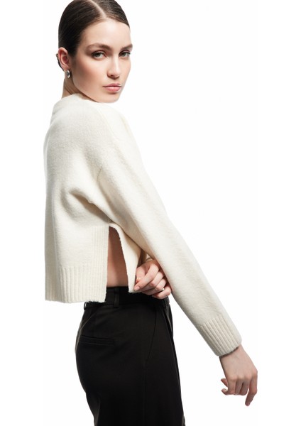 Yumuşak Dokulu Uzun Kollu Dik Yaka Basic Triko Kazak