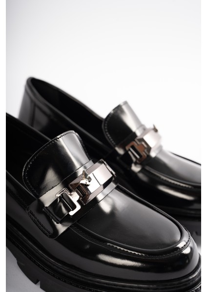 Milora Alçak Topuklu Kemer ve Gümüş Aksesuar Detaylı Kadın Loafer- Siyah Rugan modelleri