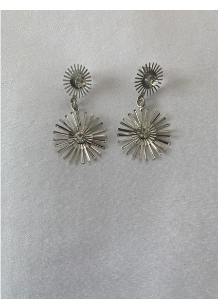 Çiçek Figürlü Zirkon Taşlı Küpe Gümüş Renk modelleri