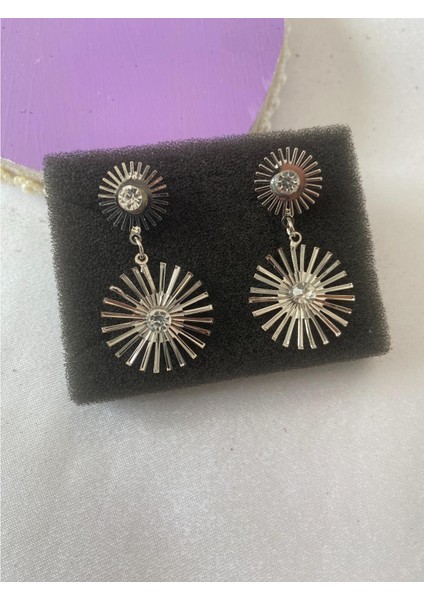 Çiçek Figürlü Zirkon Taşlı Küpe Gümüş Renk fırsatları