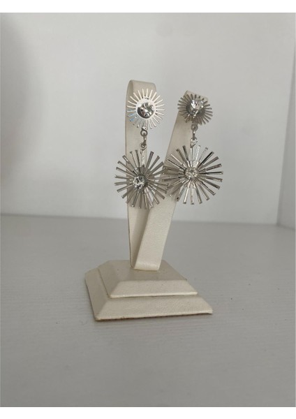 Çiçek Figürlü Zirkon Taşlı Küpe Gümüş Renk indirimleri