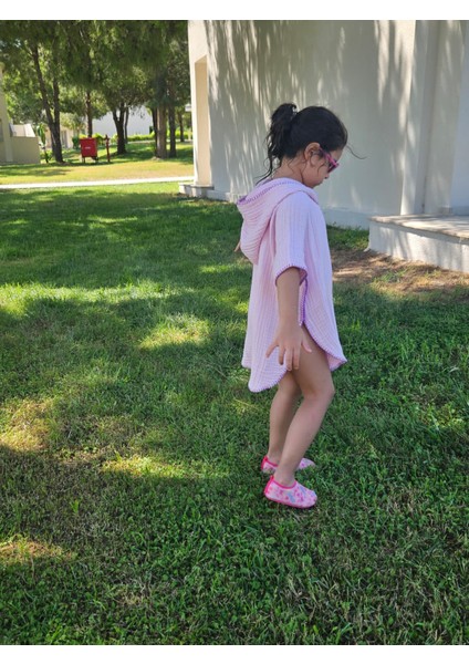 4 Kat Müslin Kapüşonlu Çoban Dikişli Çocuk Panço Pembe Renk 7-8 Yaş indirimleri