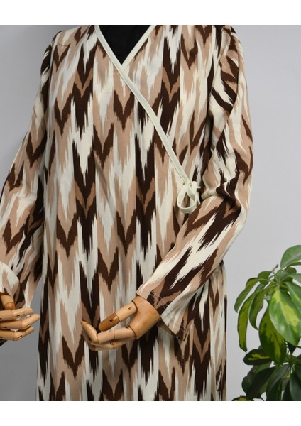 Zigzag Desenli Kruvaze Namaz Elbisesi – %100 Viskon, Yandan Bağlamalı 36-46 Beden