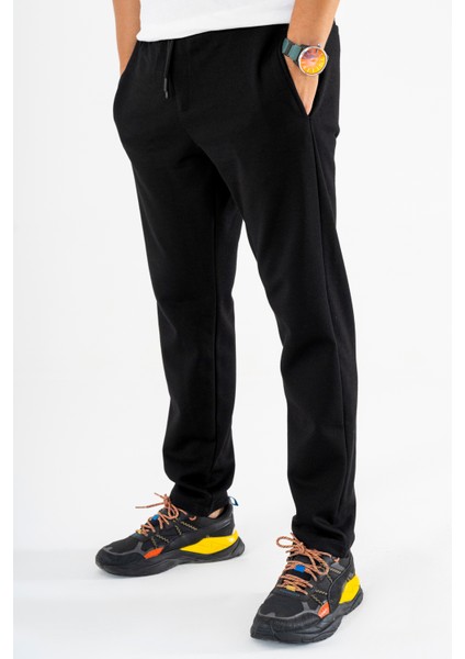 Erkek Siyah Jogger Pantolon Bağcıklı Lastikli Bel Rahat Kesim Eşofman Altı modelleri