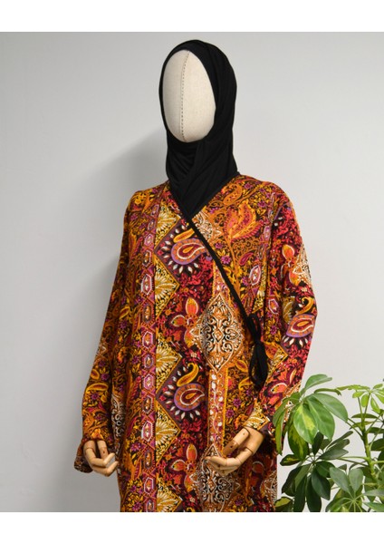 Etnik Desenli Kruvaze Namaz Elbisesi – %100 Viskon, Yandan Bağlamalı 36-46 Beden