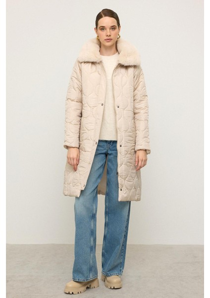 Yakası Kürklü Çıkabilir Kapüşonlu Fermuar Kapamalı Kapitone Mont Bej 6784 fiyatları