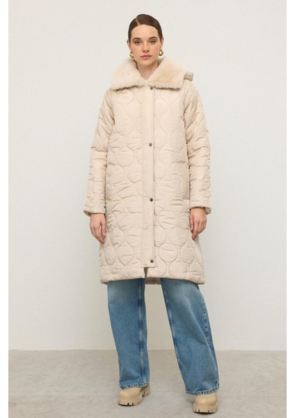 Yakası Kürklü Çıkabilir Kapüşonlu Fermuar Kapamalı Kapitone Mont Bej 6784 modelleri