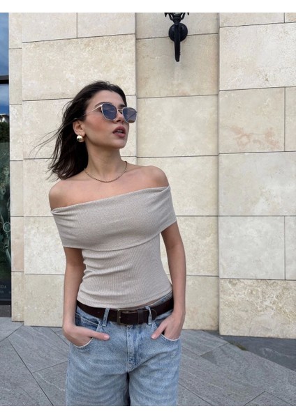 Madonna Yaka Sıfır Kol Bluz Bej