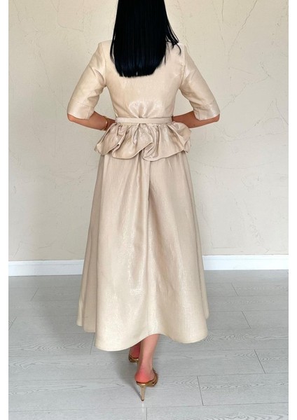 Bej Ince Kemerli Fırfırlı Ceket ve Büzgülü Etek Takım fırsatları