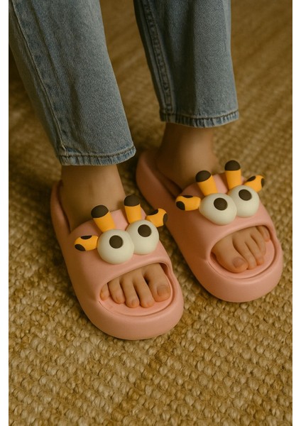 Pembe Zürafa Karikatürlü Kadın Terlik