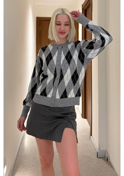 Gri Baklava Desenli Bisiklet Yaka Kadın Hırka MG2496 modelleri