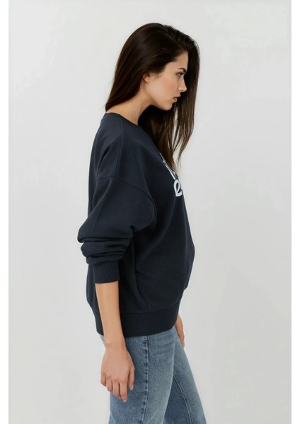 Kadın Baskılı Yuvarlak Yaka Uzun Kollu Sweatshirt Lacivert modelleri