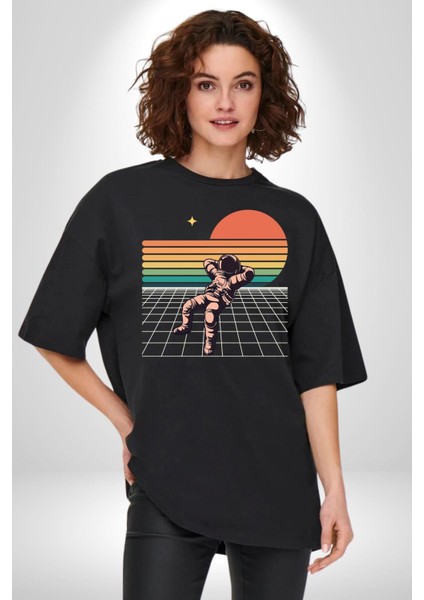 Uzay Adamı Tasarımı Grafik Baskılı Pamuklu Penye Kadın Erkek Siyah Tişört modelleri