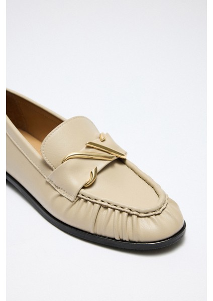 Loafer 2511 - Sarmal Toka Detaylı Bej Kadın Loafer