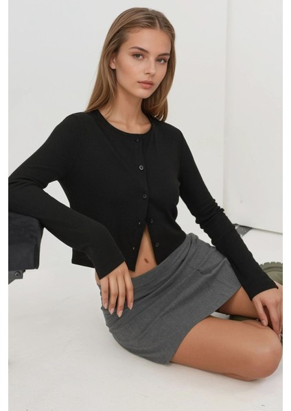 Kadın Yuvarlak Yaka Basic Düğmeli Üst Siyah