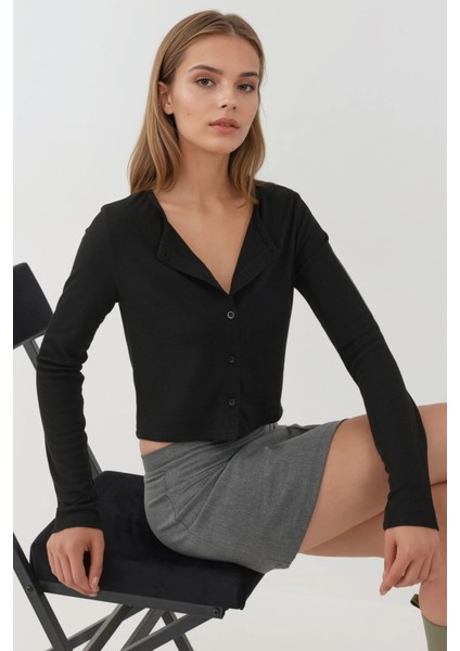 Kadın Yuvarlak Yaka Basic Düğmeli Üst Siyah indirimleri