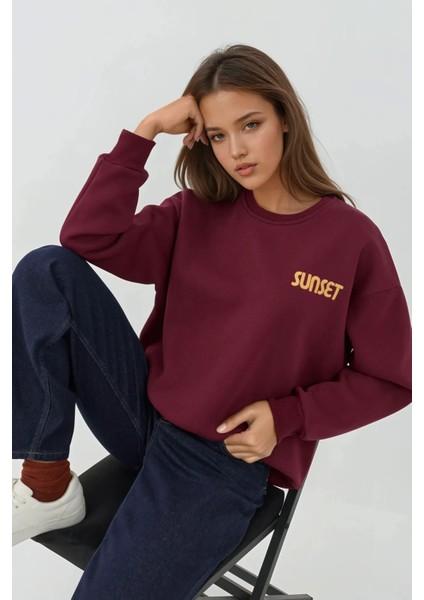 Kadın İşlemeli Yuvarlak Yaka Sweatshirt Kiraz Kırmızısı