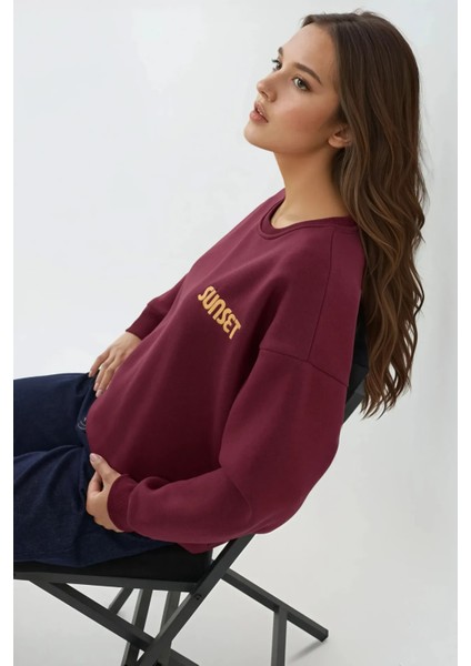 Kadın İşlemeli Yuvarlak Yaka Sweatshirt Kiraz Kırmızısı fırsatları